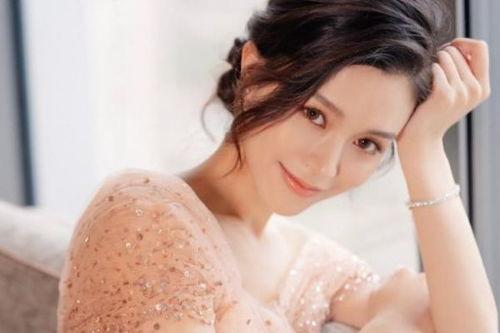 文咏珊爆料杨颖视频,揭秘娱乐圈幕后风云 第2张 文咏珊爆料杨颖视频,揭秘娱乐圈幕后风云 第2张
