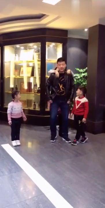 哥哥爆料爸爸视频在线观看,爸爸视频在线观看背后的故事