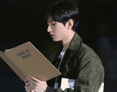 成毅娱乐吃瓜爆料视频,揭秘明星幕后故事  第2张