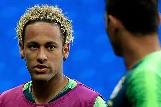 内马尔女友爆料新闻视频,揭秘球王感情生活细节  第2张