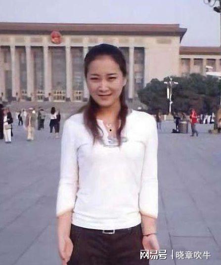 贾玲爆料花花和草草视频,花花与草草的甜蜜瞬间，视频曝光引网友热议