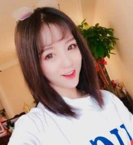 网红爱婷哥吃瓜头像图片,揭秘网络红人的趣味生活瞬间 第3张 网红爱婷哥吃瓜头像图片,揭秘网络红人的趣味生活瞬间 第3张