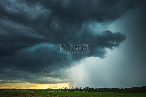 热带暴风雨在线观看